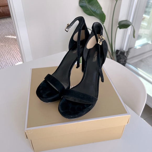Michael Kors Black Suede Platform Size 7 - Picture 1 of 2